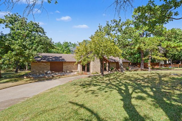 135 Creekside Drive, Double Oak, TX 75077
