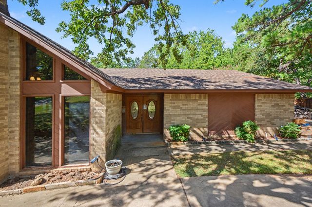 135 Creekside Drive, Double Oak, TX 75077