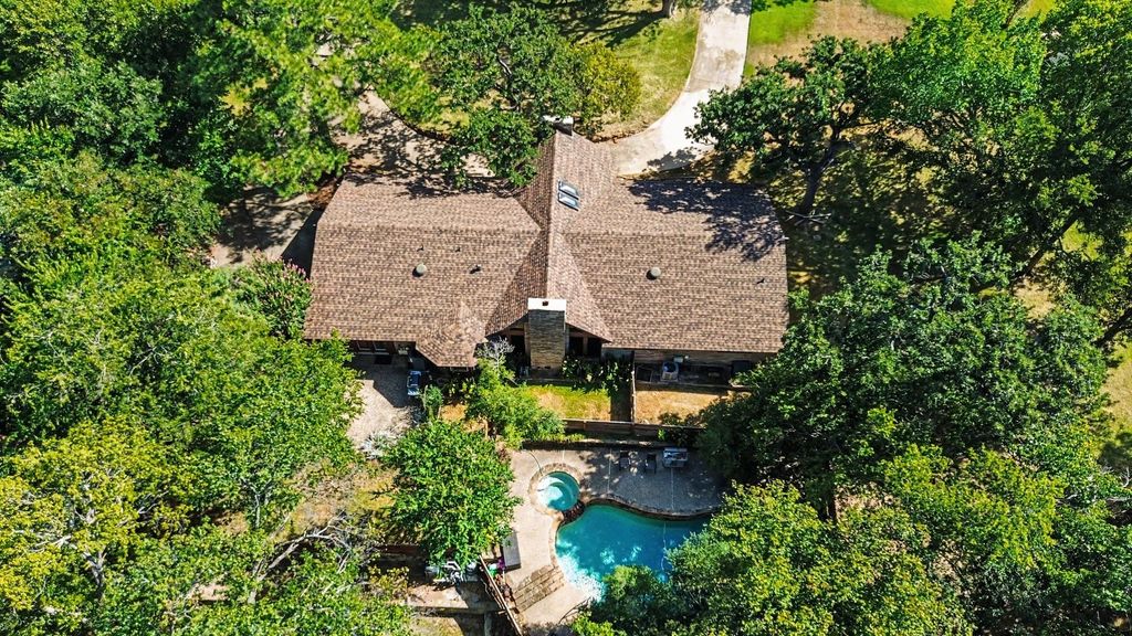 135 Creekside Drive, Double Oak, TX 75077