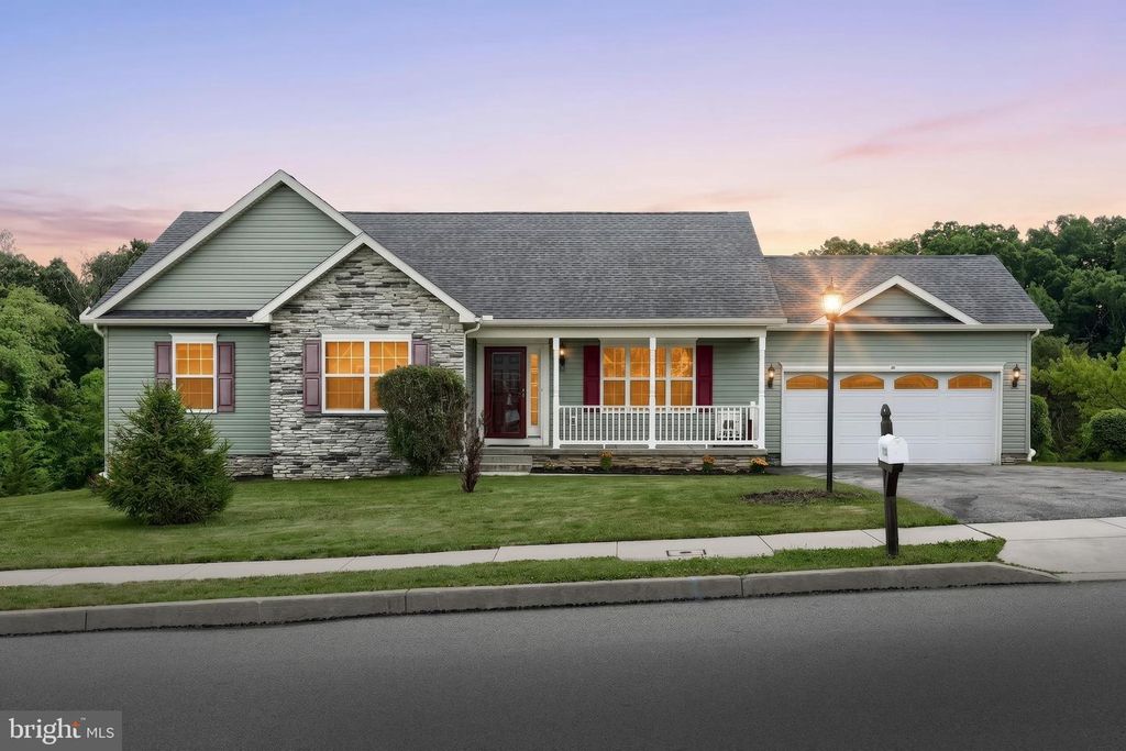 920 FRIAR RUN, Hanover, PA 17331