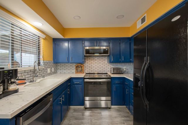 1915 W Santa Ana Avenue, Fresno, CA 93705