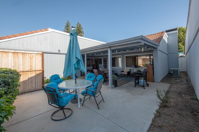 1915 W Santa Ana Avenue, Fresno, CA 93705