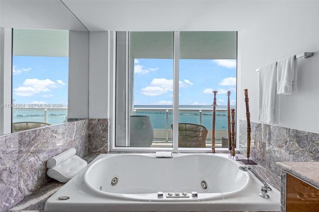 1643 Brickell Ave 2805, Miami, FL 33129