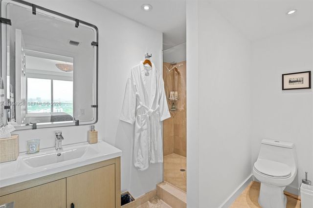 1643 Brickell Ave 2805, Miami, FL 33129