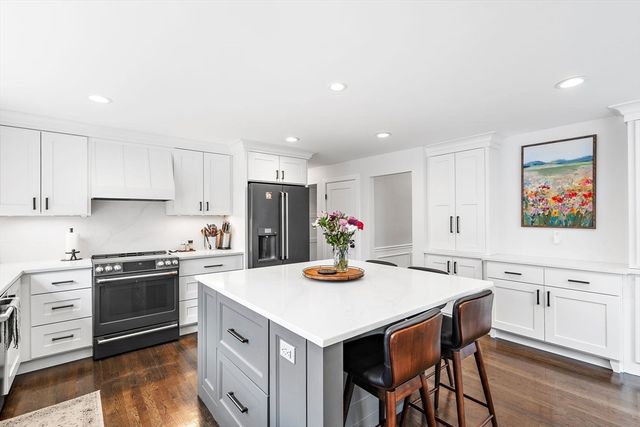 103 Peabody Dr, Stow, MA 01775