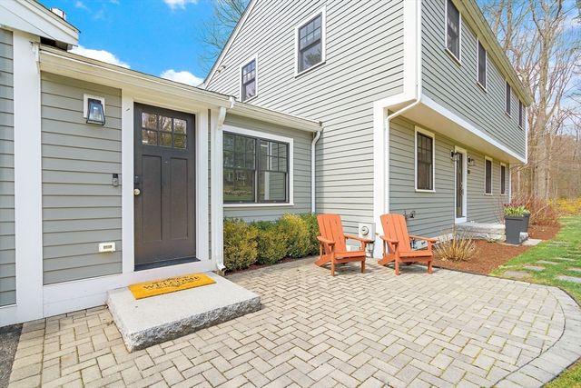 103 Peabody Dr, Stow, MA 01775