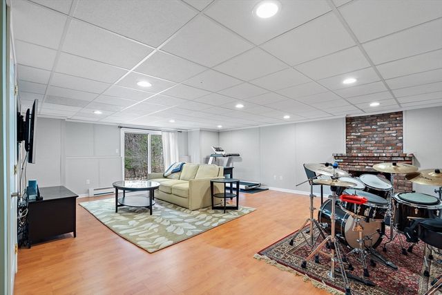 103 Peabody Dr, Stow, MA 01775