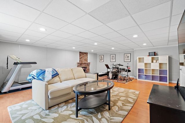 103 Peabody Dr, Stow, MA 01775