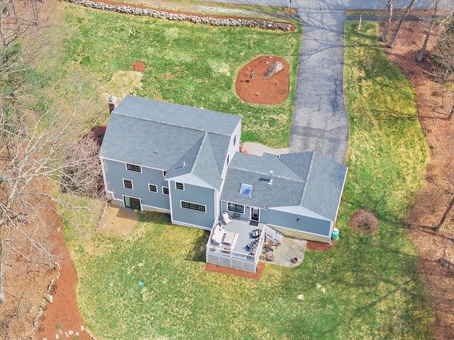 103 Peabody Dr, Stow, MA 01775