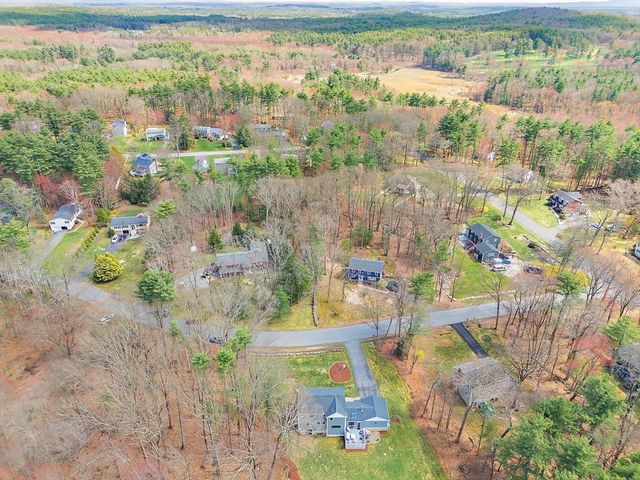 103 Peabody Dr, Stow, MA 01775