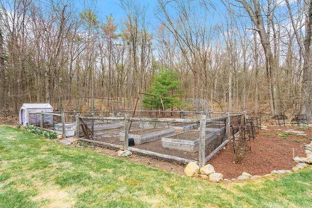 103 Peabody Dr, Stow, MA 01775