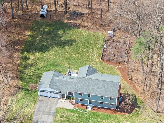 103 Peabody Dr, Stow, MA 01775