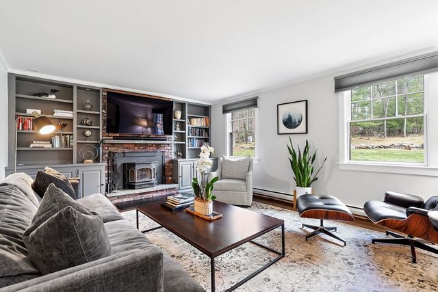 103 Peabody Dr, Stow, MA 01775