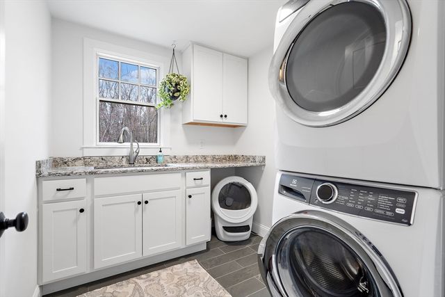 103 Peabody Dr, Stow, MA 01775