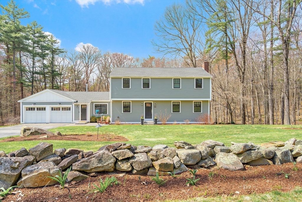 103 Peabody Dr, Stow, MA 01775