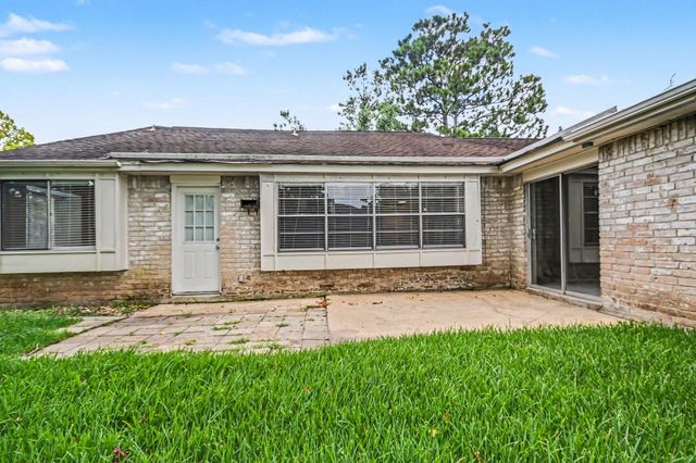 16215 Barcelona Drive, Friendswood, TX 77546