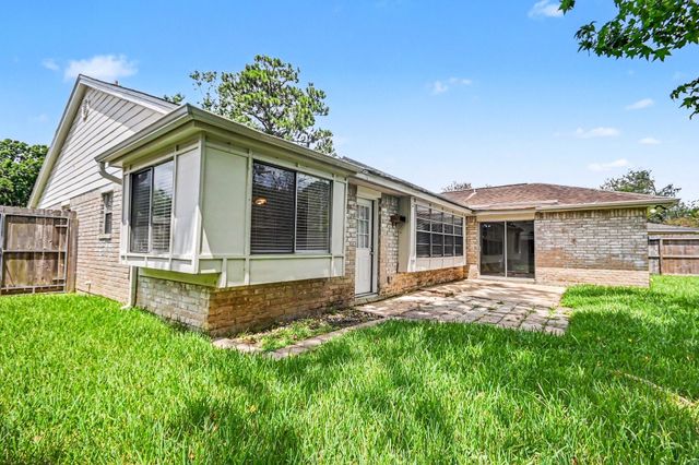 16215 Barcelona Drive, Friendswood, TX 77546
