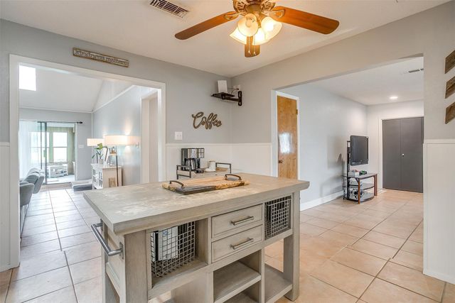 132 Southwood Drive, Burleson, TX 76028