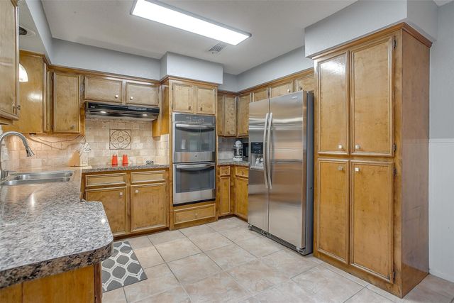 132 Southwood Drive, Burleson, TX 76028