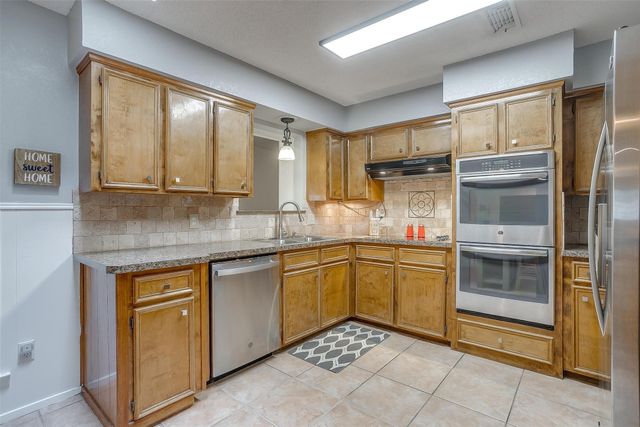 132 Southwood Drive, Burleson, TX 76028