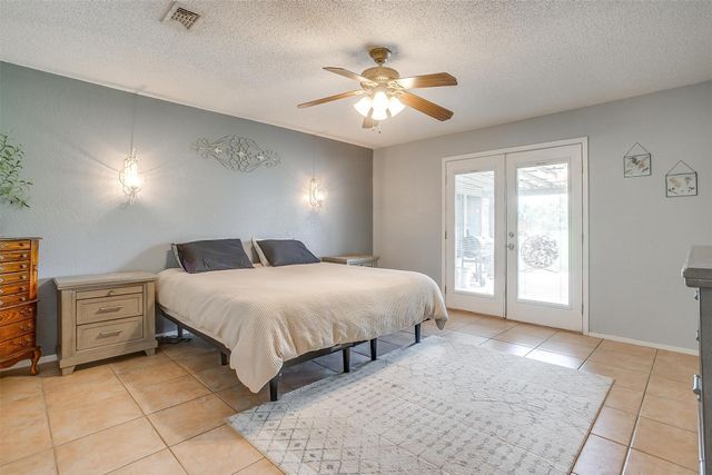 132 Southwood Drive, Burleson, TX 76028