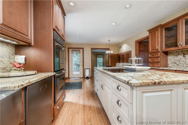 2016 Ridgeview Drive, Floyds Knobs, IN 47119