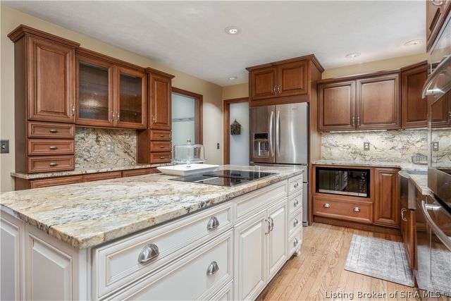 2016 Ridgeview Drive, Floyds Knobs, IN 47119