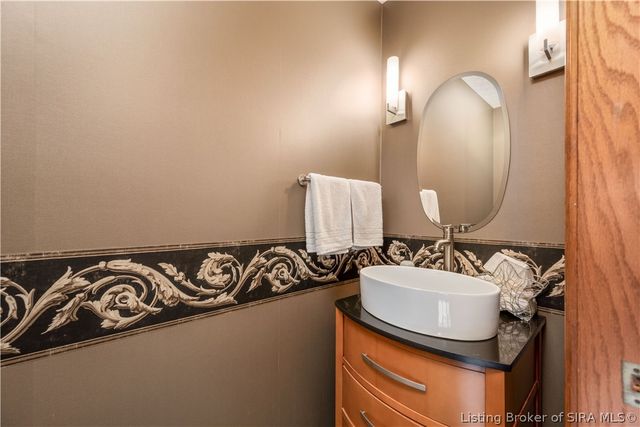 2016 Ridgeview Drive, Floyds Knobs, IN 47119