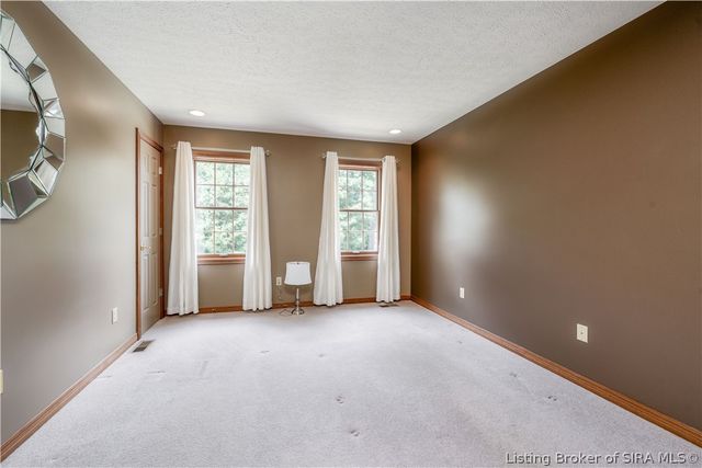2016 Ridgeview Drive, Floyds Knobs, IN 47119