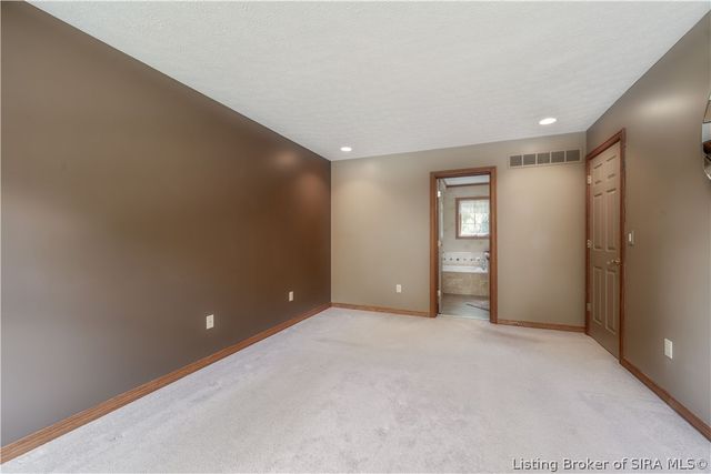 2016 Ridgeview Drive, Floyds Knobs, IN 47119