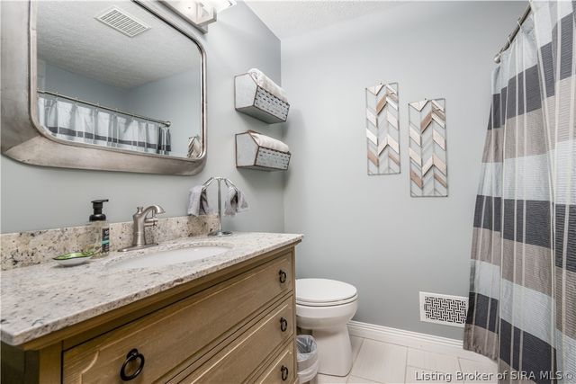 2016 Ridgeview Drive, Floyds Knobs, IN 47119
