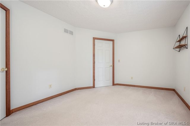 2016 Ridgeview Drive, Floyds Knobs, IN 47119