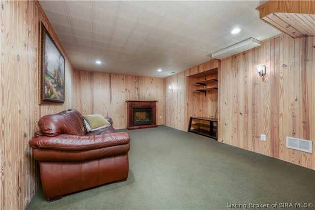 2016 Ridgeview Drive, Floyds Knobs, IN 47119