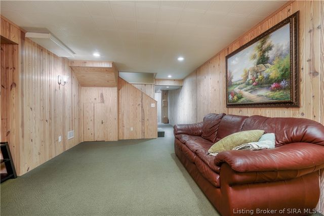 2016 Ridgeview Drive, Floyds Knobs, IN 47119