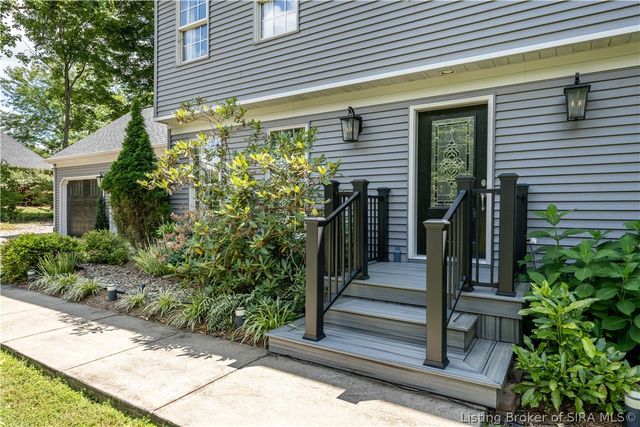 2016 Ridgeview Drive, Floyds Knobs, IN 47119