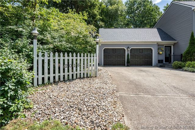 2016 Ridgeview Drive, Floyds Knobs, IN 47119