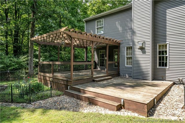 2016 Ridgeview Drive, Floyds Knobs, IN 47119