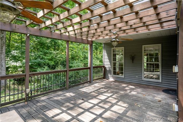 2016 Ridgeview Drive, Floyds Knobs, IN 47119