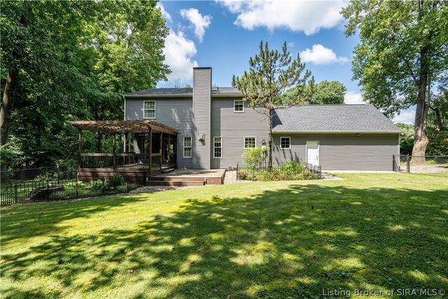 2016 Ridgeview Drive, Floyds Knobs, IN 47119