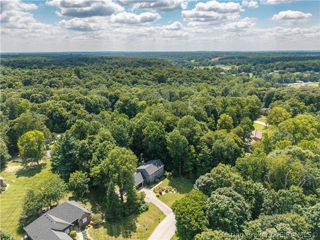 2016 Ridgeview Drive, Floyds Knobs, IN 47119