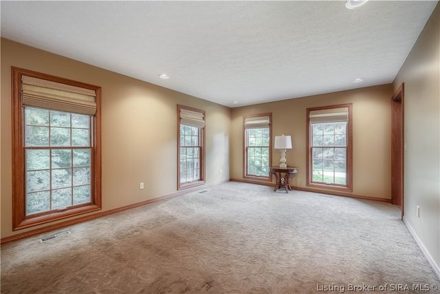 2016 Ridgeview Drive, Floyds Knobs, IN 47119