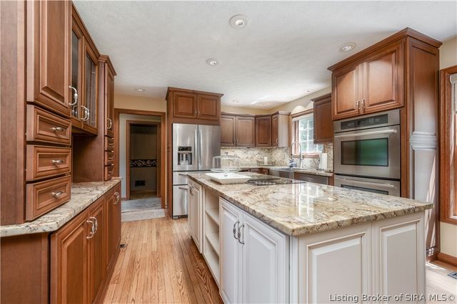 2016 Ridgeview Drive, Floyds Knobs, IN 47119
