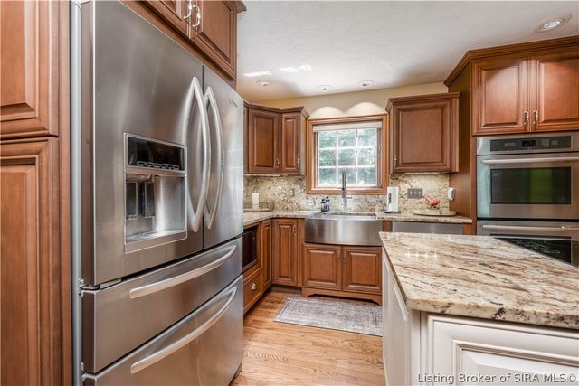 2016 Ridgeview Drive, Floyds Knobs, IN 47119