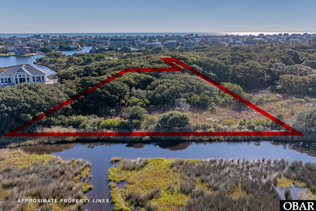 Image 3 of property listing at 40008 North End Road, Avon, NC 27915