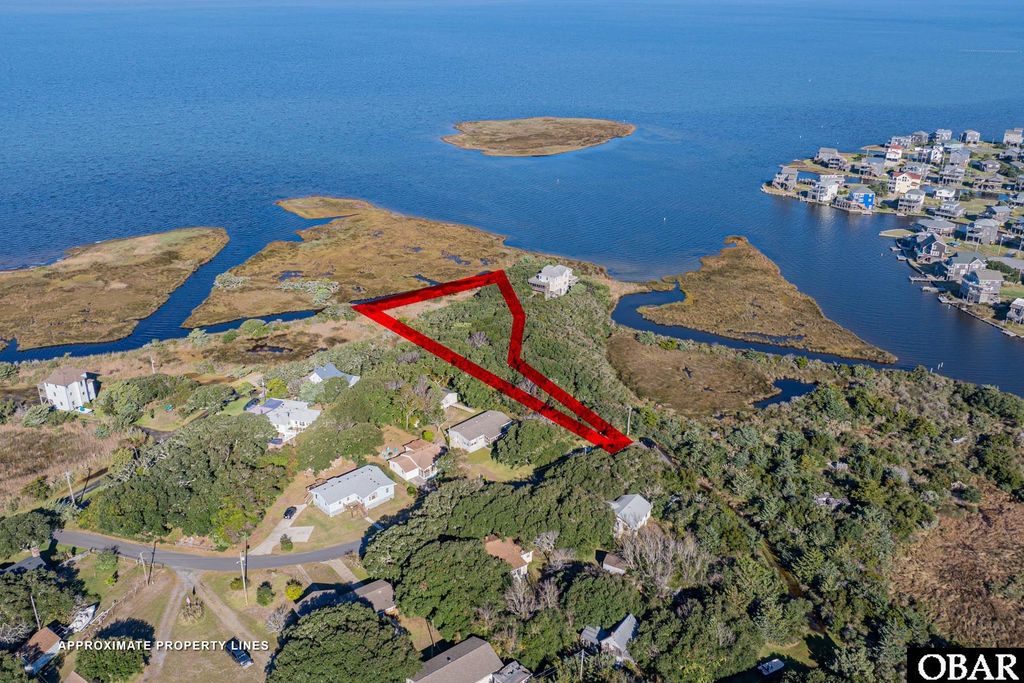 Image 7 of property listing at 40008 North End Road, Avon, NC 27915