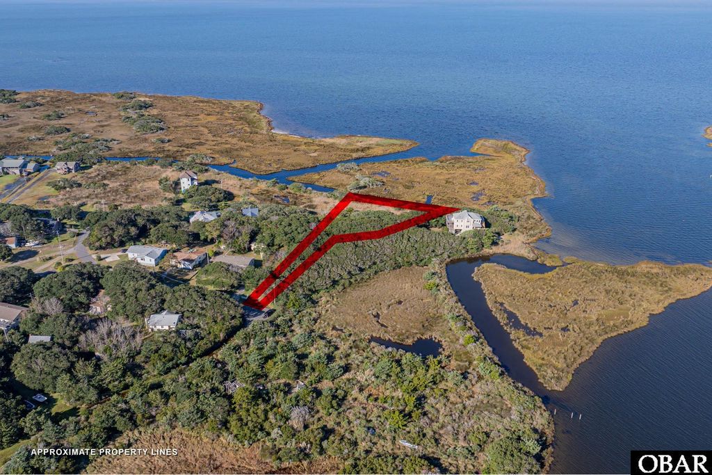 Image 8 of property listing at 40008 North End Road, Avon, NC 27915