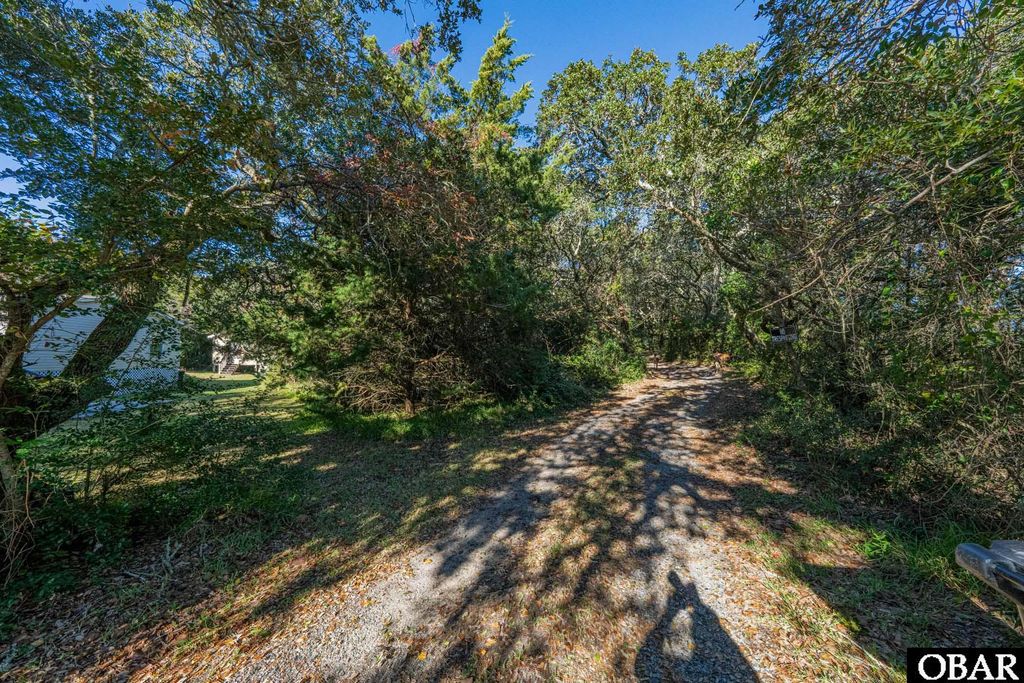 Image 9 of property listing at 40008 North End Road, Avon, NC 27915