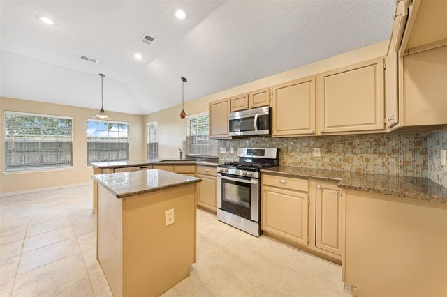 211 Scarlet Maple, Sugar Land, TX 77479