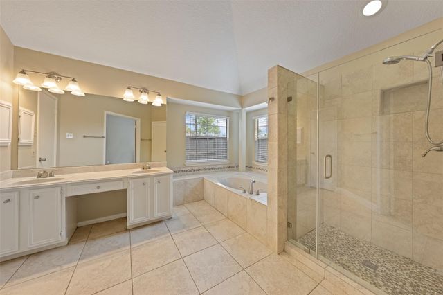 211 Scarlet Maple, Sugar Land, TX 77479