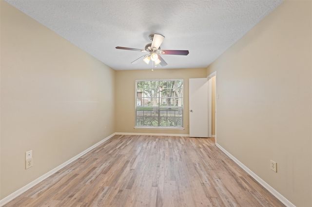 211 Scarlet Maple, Sugar Land, TX 77479